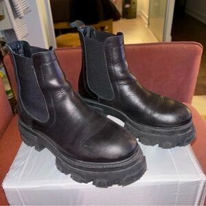L’Intervalle “Shenzen” Platform Boots. Size 38